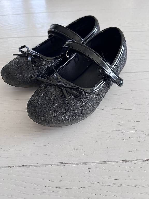Scarpe per ragazze: Ballerines taille 28 – Usato da Cugy FR venduto da mcm_c89l