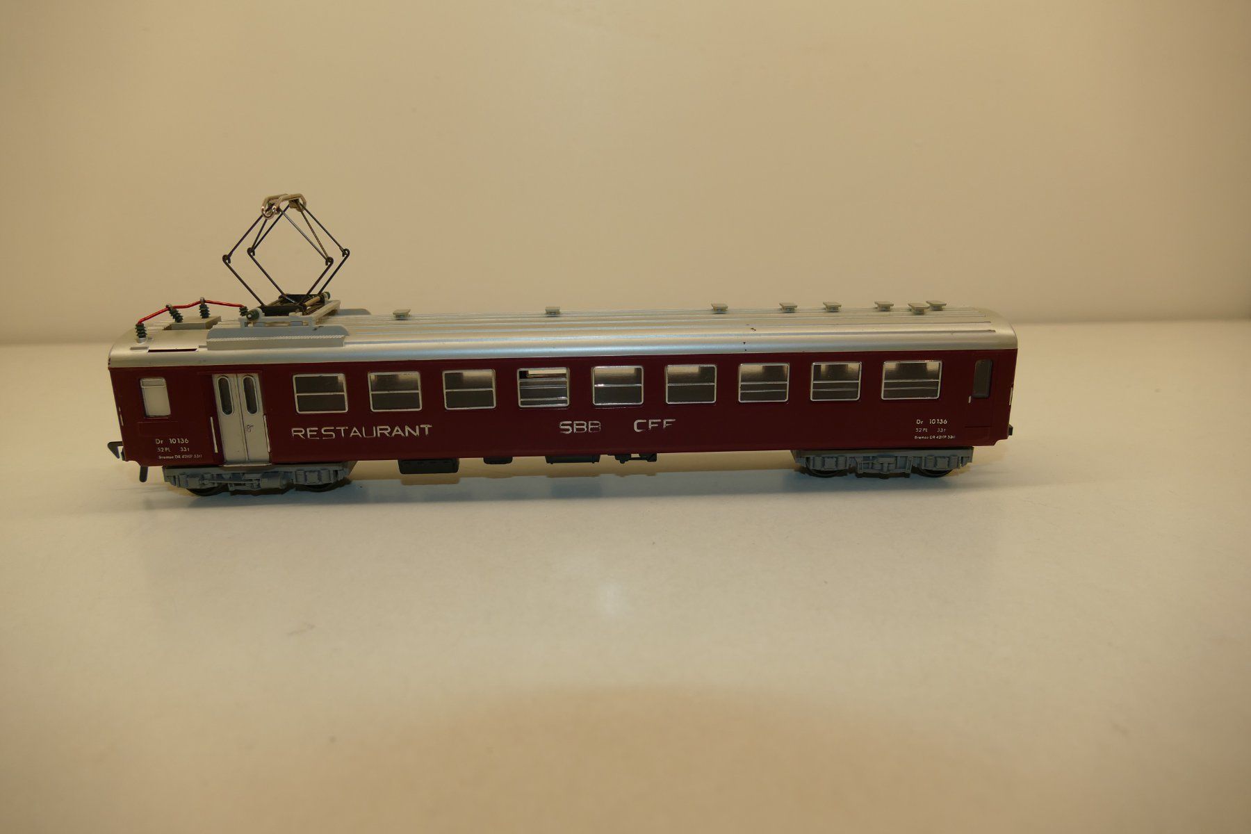 Fleischmann Modellini di ferrovie: Fleischmann H0: SBB Restaurant Wagen Typ DR – Usato da Niederhasli venduto da rail-duerst