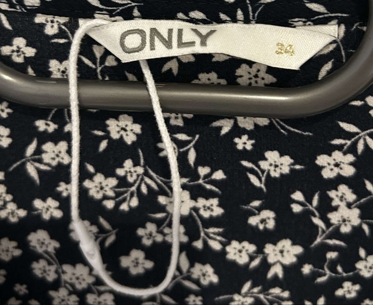 Only Vestiti: ONLY Freizeitkleid – Dunkelblau mit Blumenmuster – Usato da Basel venduto da Christopher123 3
