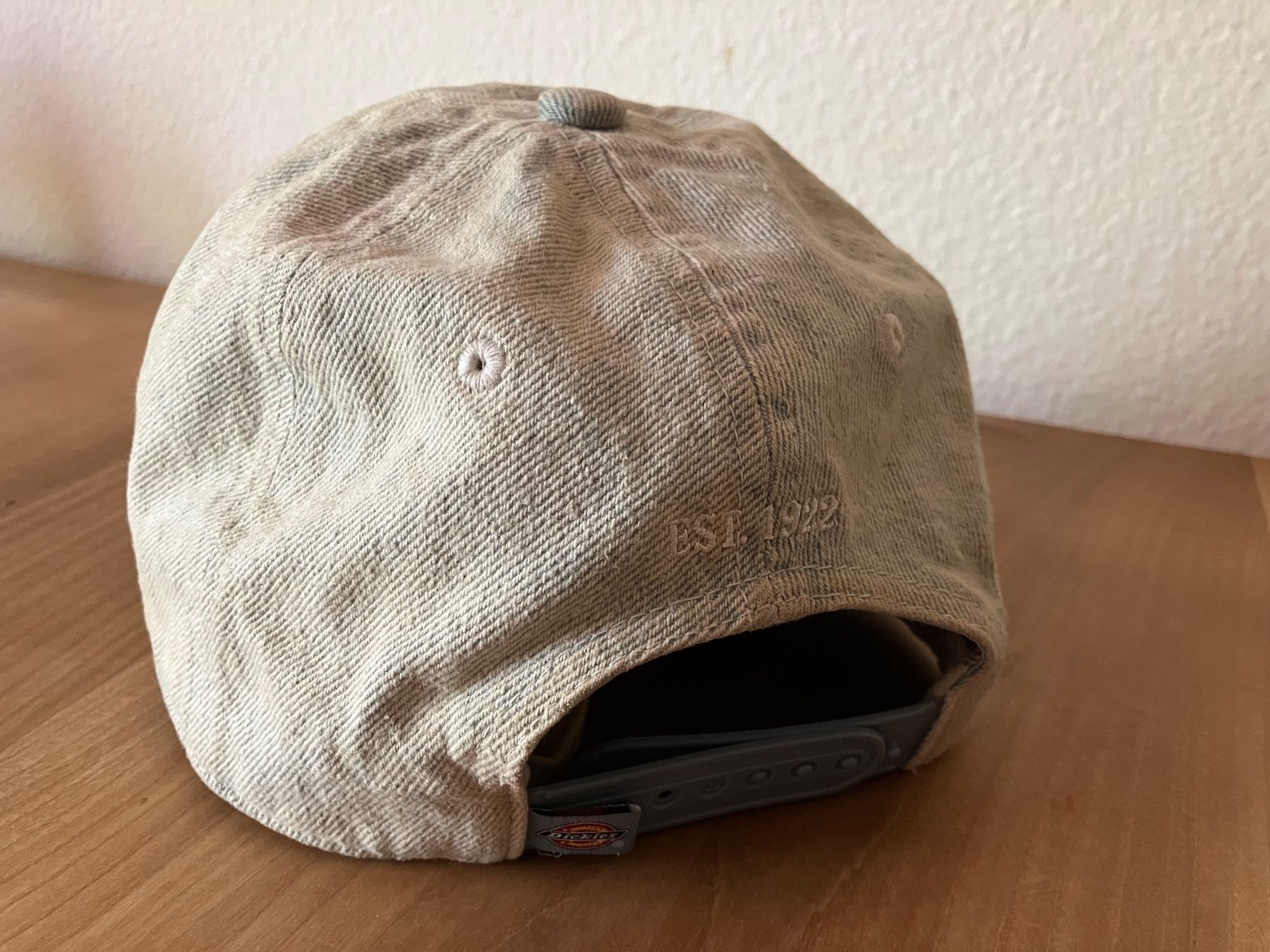 Altro in  Abbigliamento & Accessori: Dickies Cap, Grösse S/M, Used Look – Usato da Zürich venduto da MonkeyTunes 4