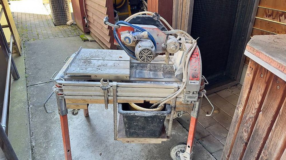 Scies: Sägemaschine für das Bauwesen – D'occasion à Thun par mas_p66x