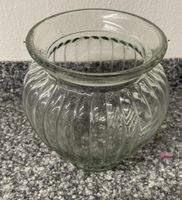 Vase Glas gerippt rund H: 18 cm D:15cm gebraucht