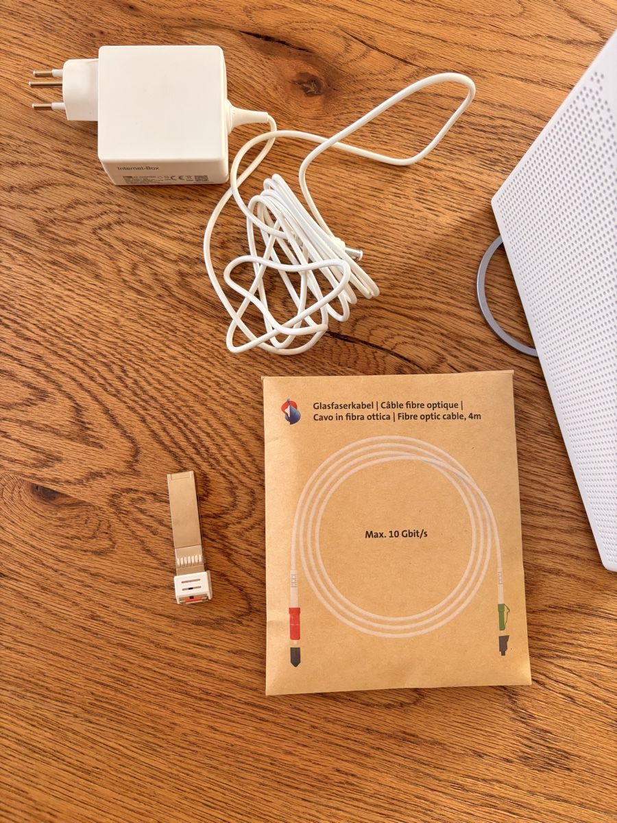 Swisscom Modem & Router: Swisscom Internet-Box 3 - WLAN Router mit Glasfaserkabel – Usato da Aesch BL venduto da Kliana 3