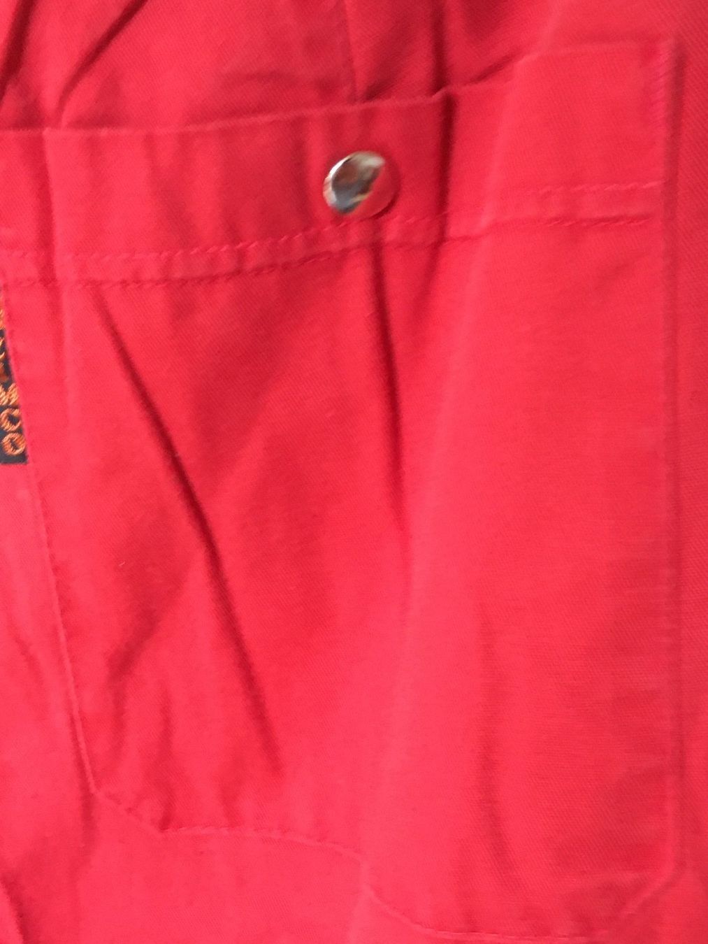 Pantaloni: Arbeitskleidung Short rot – Usato da Bettwiesen venduto da Zustand57 4