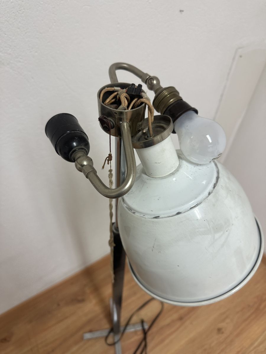 Lampen: Stehlampe weiss Metall, defekt, mit Kabel – Gebraucht aus Zürich von mywave 3