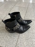 Schwarze nietenbesetzte Leder-Boots, neuwertig, Grösse 37