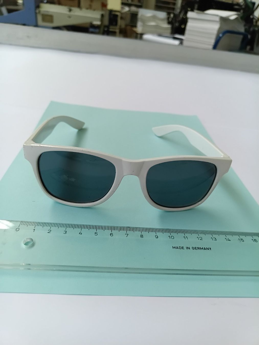 Occhiali & Lenti: Sonnenbrille Weiss mit Coca Cola Logo – Usato da Wängi venduto da Ladys_First