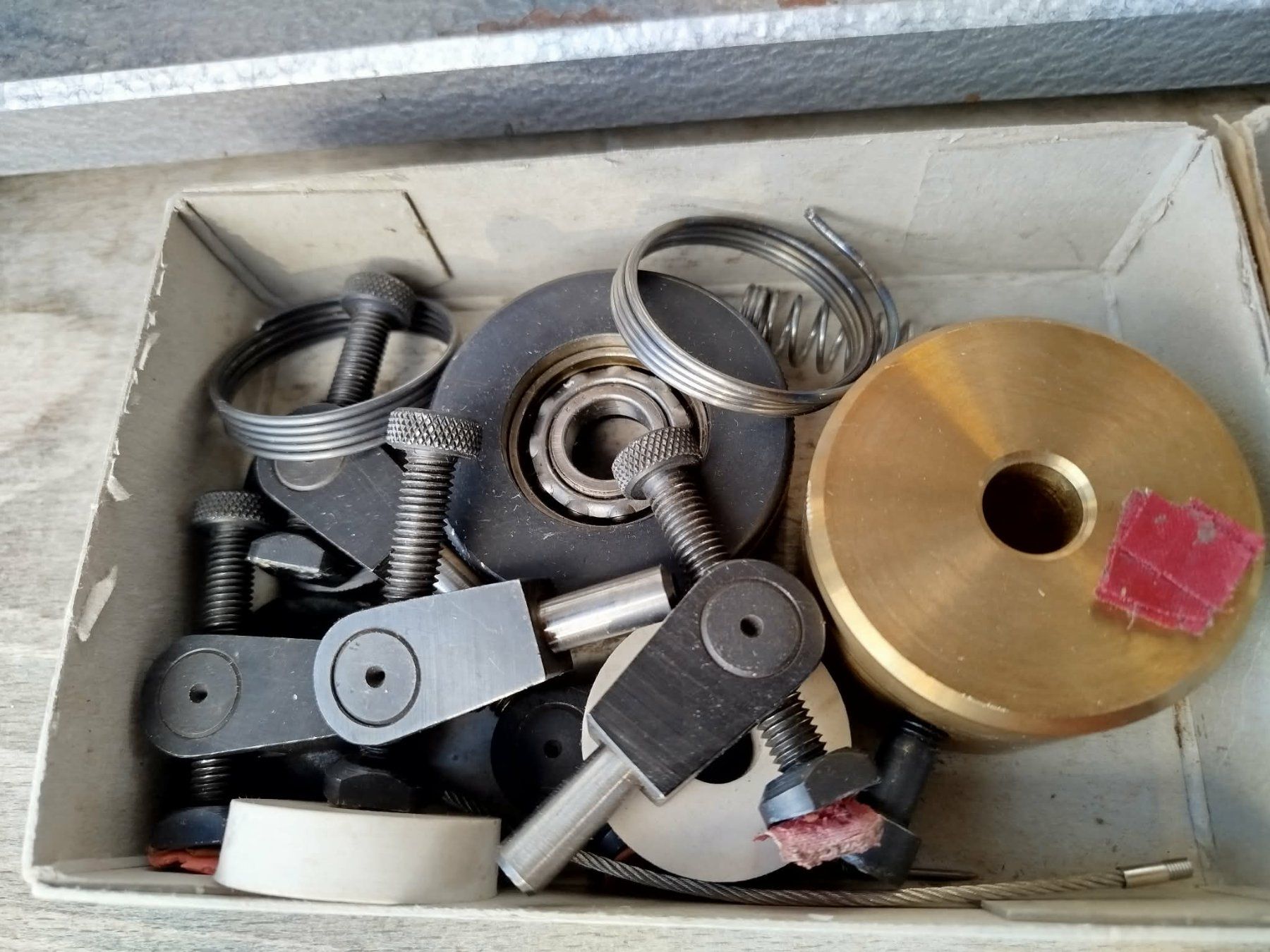 Tutti gli attrezzi: Machine à corder les raquettes de tennis. – Usato da La Chaux-de-Fonds venduto da Emmaus2300CDF 6