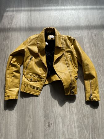 Coole Kunstlederjacke in Senfgelb - Perfekt für den Übergang