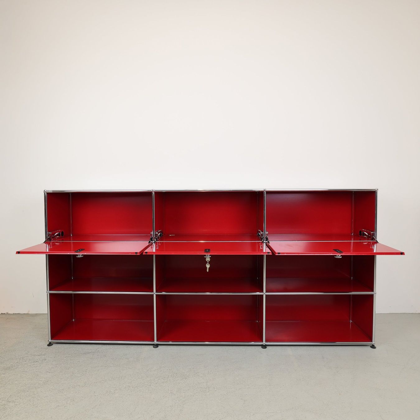 USM Scaffali: USM Haller Sideboard Rubinrot 3x3 – Usato da Zürich venduto da Zapro 3