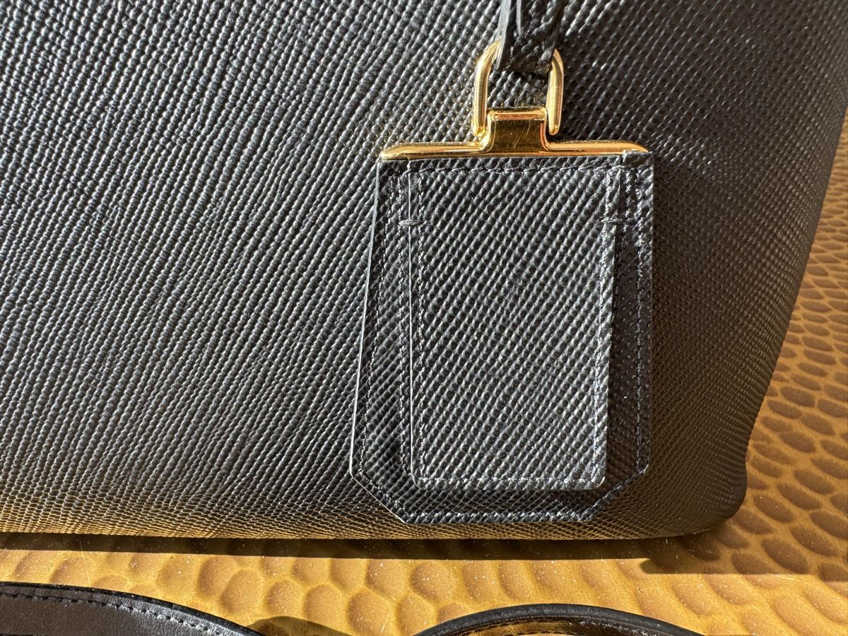 Prada Sacs femmes: Prada Handtasche Saffiano Medium – D'occasion à Untersiggenthal par Shopaholic07 7