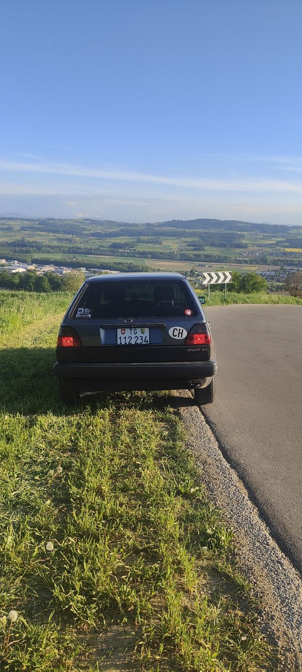 VW Automobili: VW Golf 2 1990  1.6l – Usato da Weinfelden venduto da Corinn.E 2
