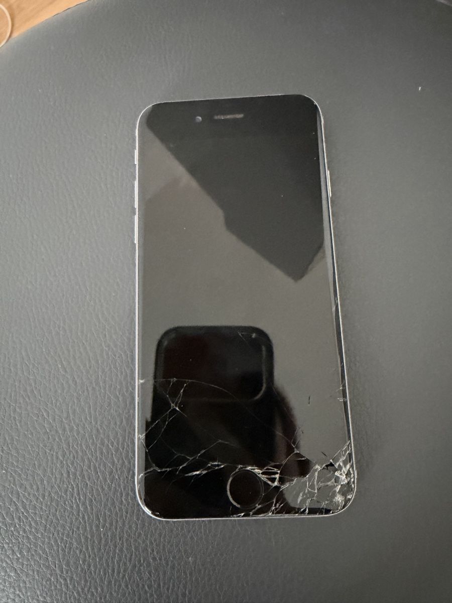 Apple Handys / Smartphones: Apple iPhone 6 silber – Gebraucht aus Basel von Leyla_12