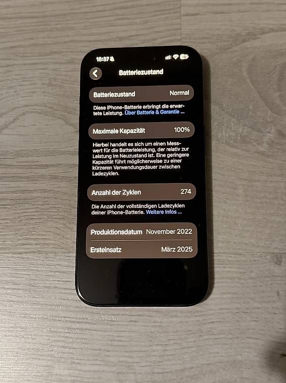 Telefoni cellulari / Smartphones: iPhone 15 Pro ink. Hüllen – Usato da Sissach venduto da nic_m7dk 2