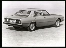 Fotografie Auto Datsun Laurel 2,4, Viert