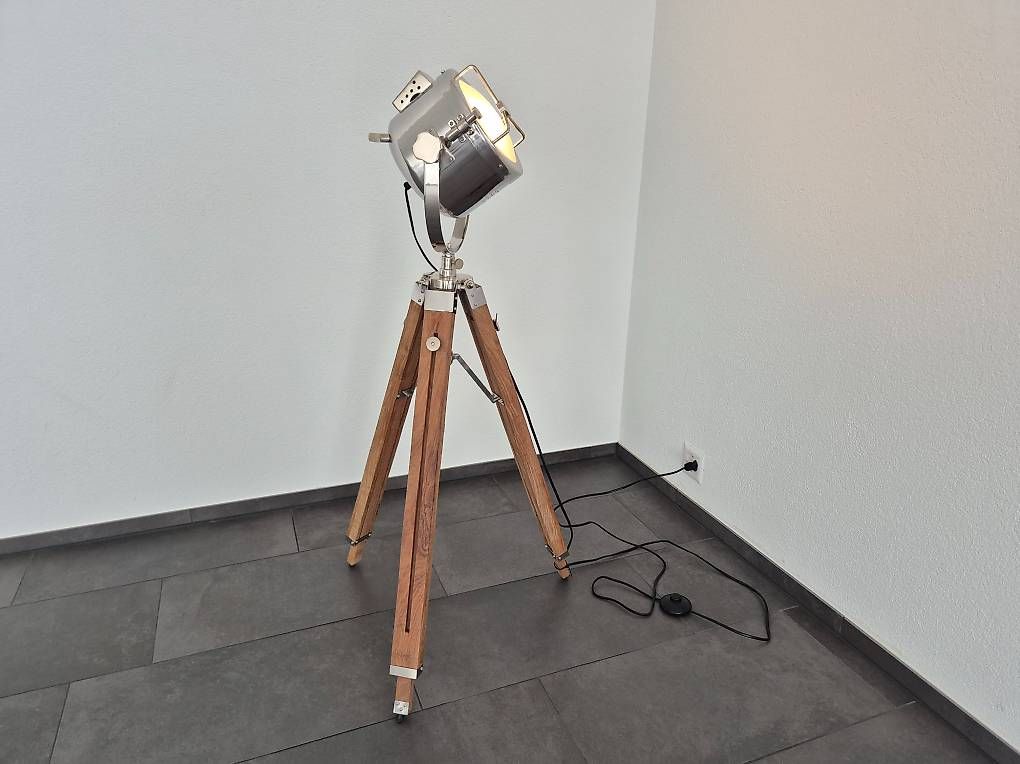 Micasa Lampade: Stehlampe im Scheinwerfer-Design – Usato da Schaan venduto da m_w8er 1