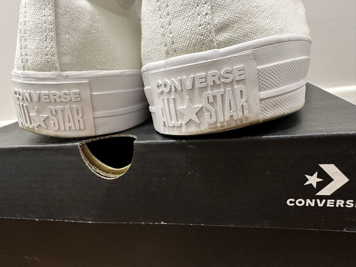 Converse Herrenschuhe: Converse Chuck Taylor High Weiss Gr. 46.5 Top – Gebraucht aus Dietikon von Faarai 1