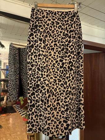 N°21 Leopard Print Midi Skirt Size 36 - Perfect for Autumn!