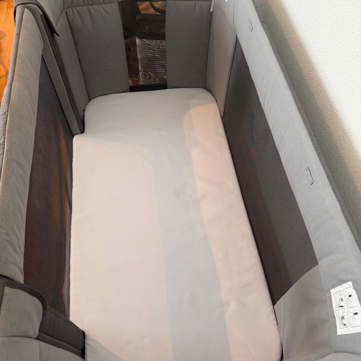 Lits: Chicco Next 2 Me Forever grey crib good condition – D'occasion à Otelfingen par ven_n5ms 5