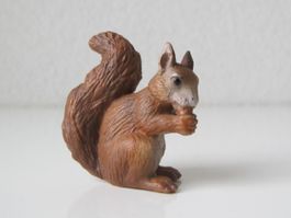 Schleich 14252 Eichhörnchen fressend, Waldtier