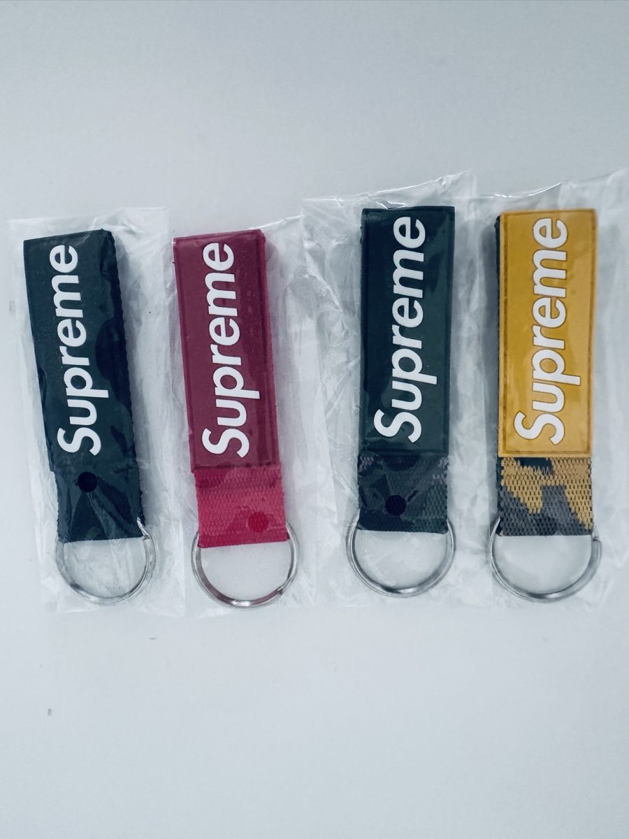 Supreme Porte-clés: Supreme Webbing Keychain – Neuf avec emballage d'origine à Lausanne par ipanema23 1