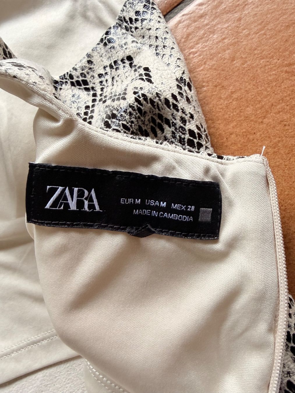 Zara Vestiti: Mini abito Zara – Nuovo (secondo la descrizione) da Bellinzona venduto da bul_mvy5 5