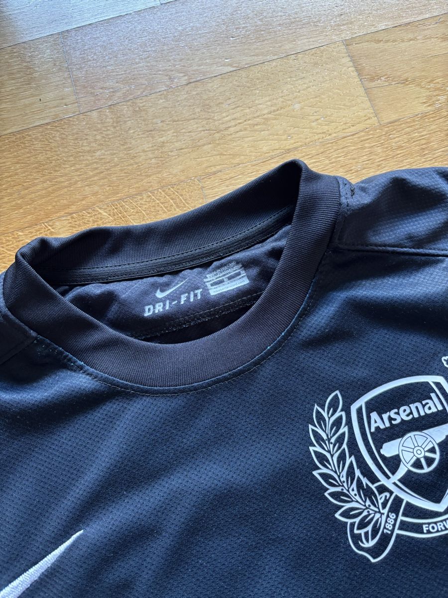 Nike Maillots de corps & Pantalons: Fussballtrikot Arsenal Saison 11/12 mit Wilshere – D'occasion à Winterthur par Domihofmann 2