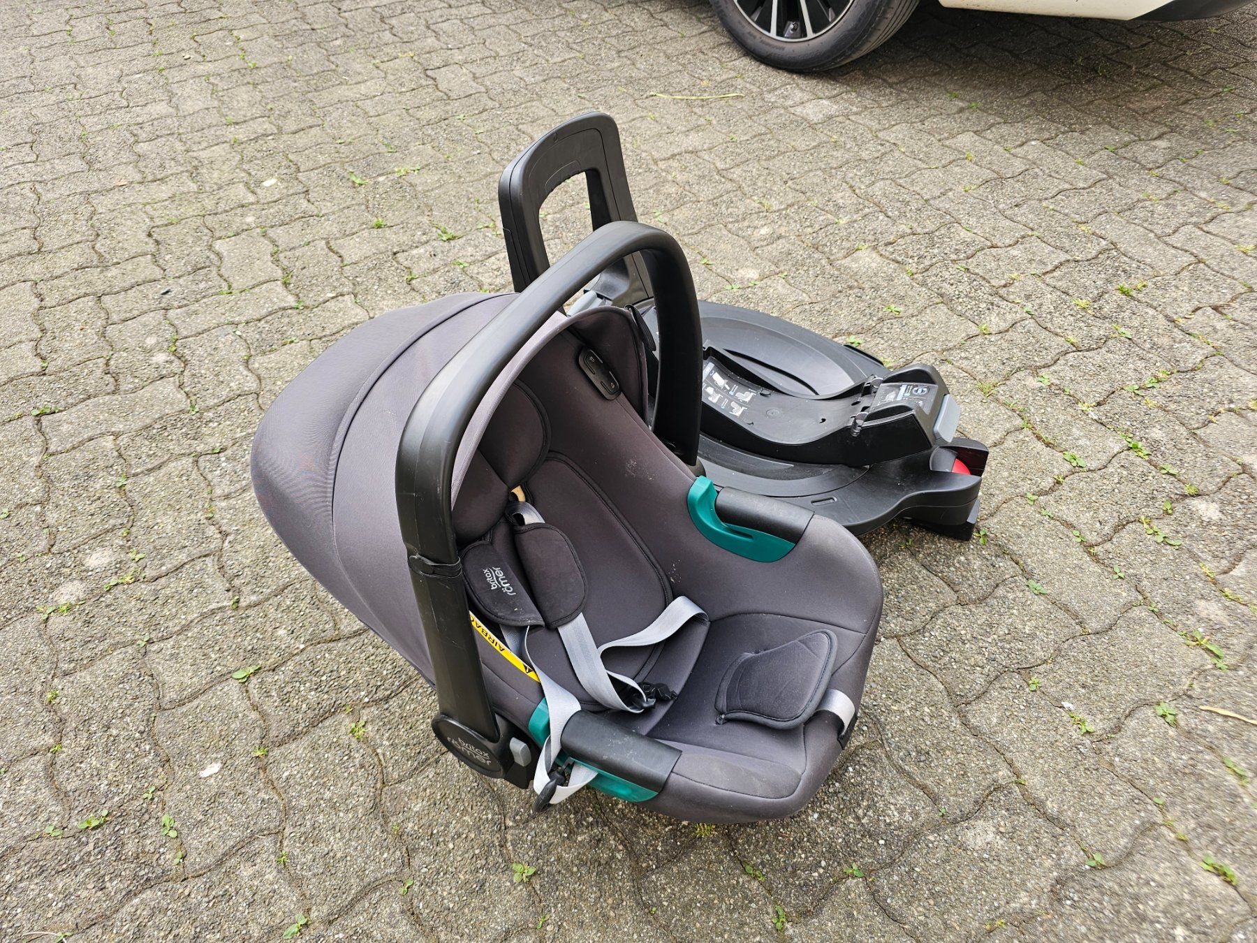 Britax Römer Seggiolini per auto: Britax Römer Baby-safe iSense Autositz + Flex Base – Usato da Rorschach venduto da bro_rc52