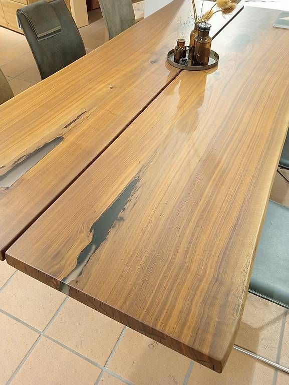 Tavoli: Esstisch 240cm Nussbaum – Usato da Wil SG venduto da troll_moebel 1