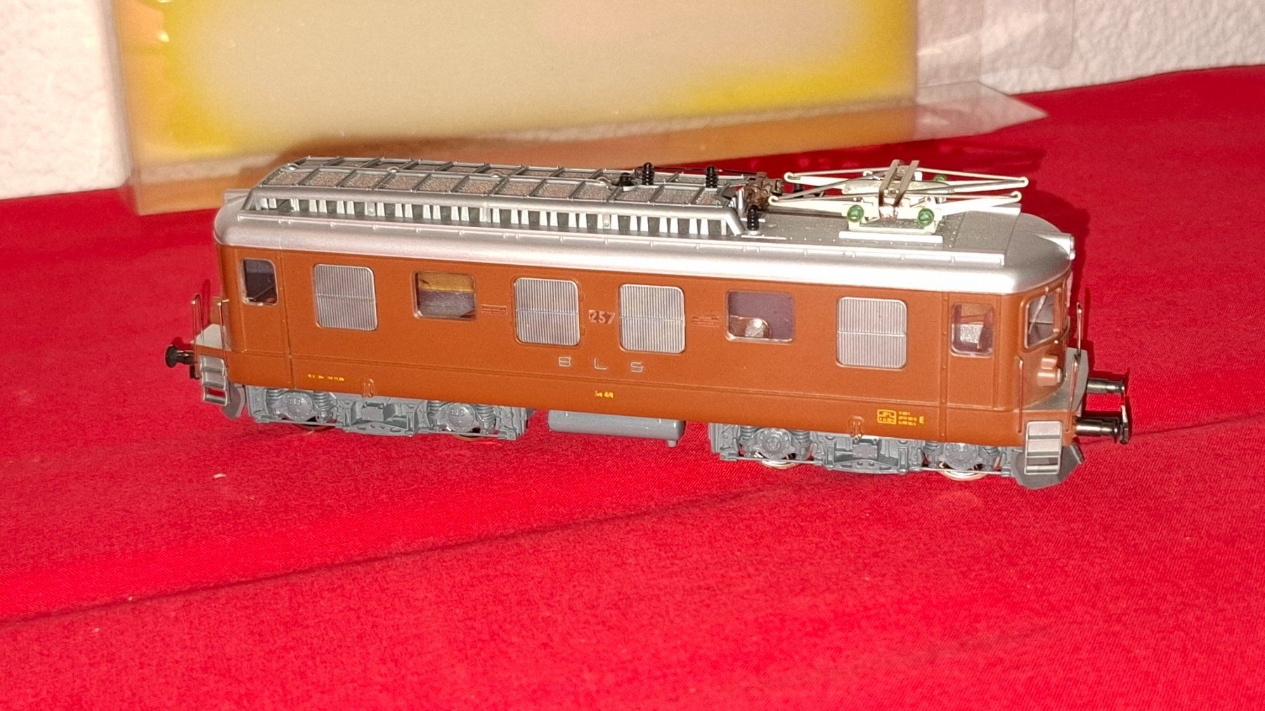Hag Modelleisenbahnen: HAG : Ae 4/4 der BLS ,DC – Gebraucht aus Märwil von Siebenzipfel