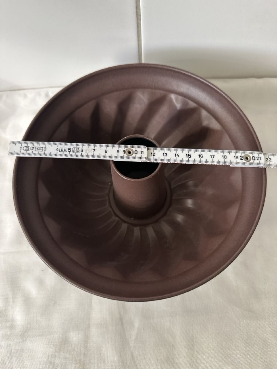 Backformen: Gugelhupfform braun Durchmesser 22 cm verwendet – Gebraucht aus Zürich von Chaeffeler 3