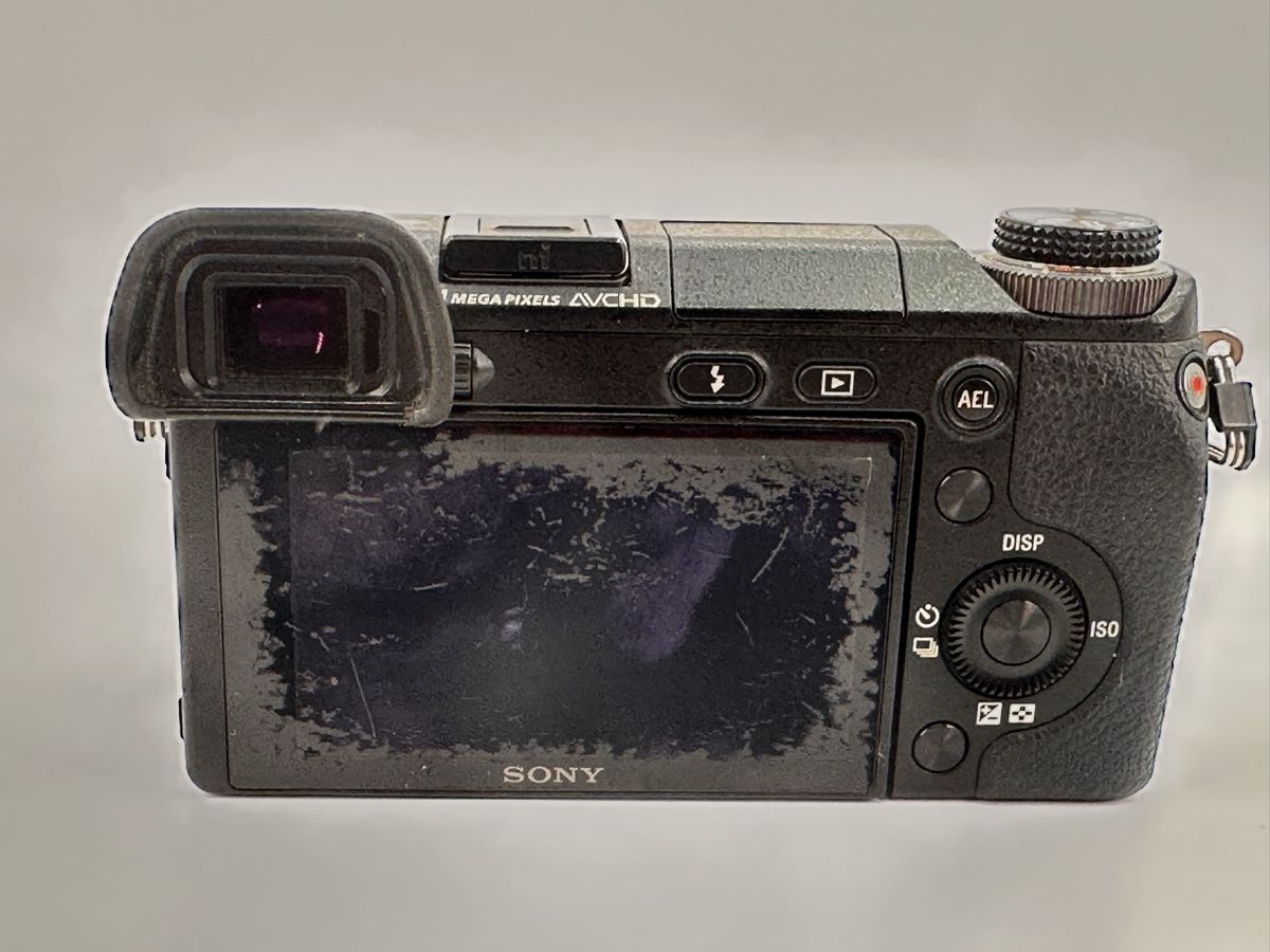Sony Fotocamera: Sony nex 6 mit kosmetischem Fehler – Usato da Arbon venduto da Sed_9bj9 3