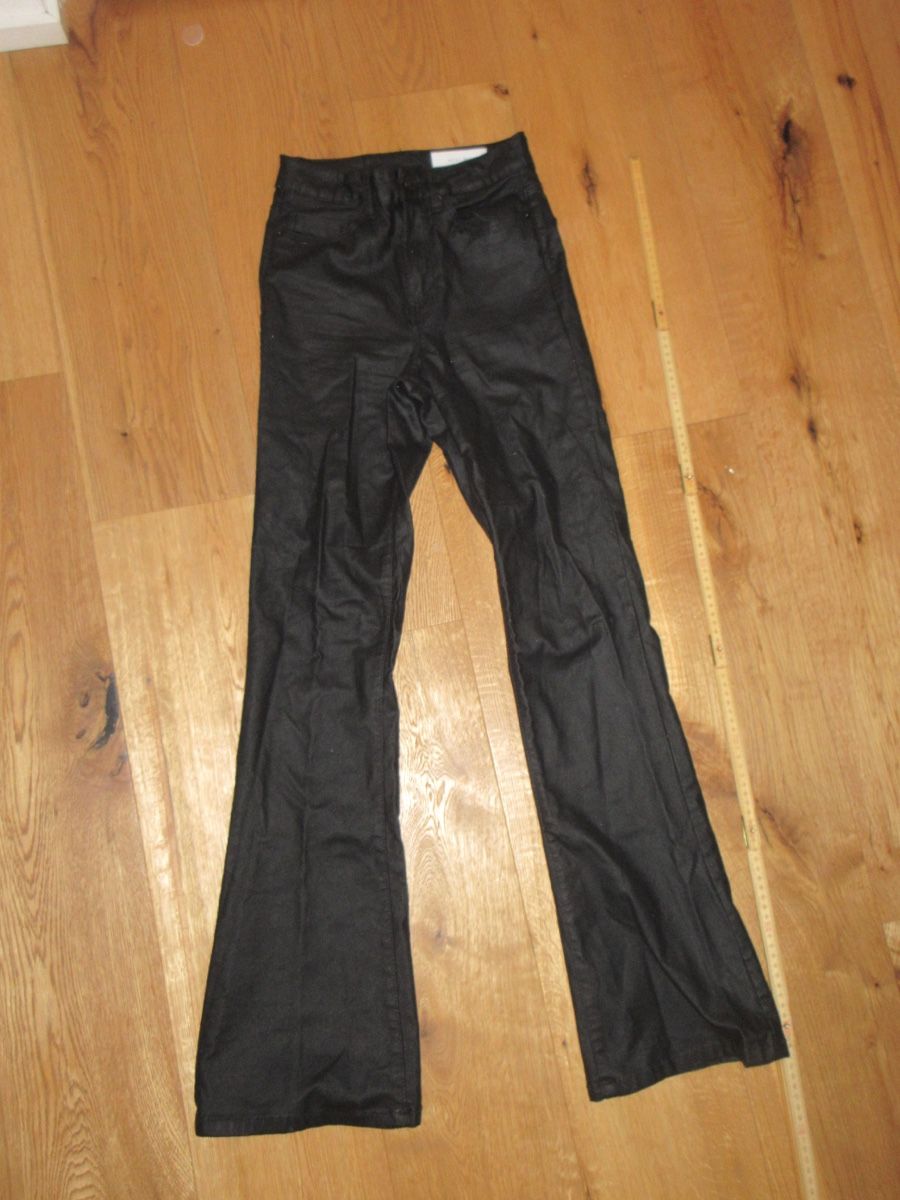 Jeans: Schwarze Bootcut Jeans High Waisted Glänzend – Nuovo (secondo la descrizione) da Chur venduto da noe_mh8b