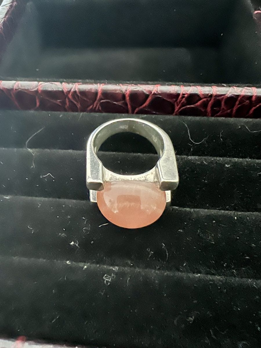 Ringe: 60er Jahre Ring, silber mit lachsfarbenem Stein – Gebraucht aus Wabern von La-Vitrine