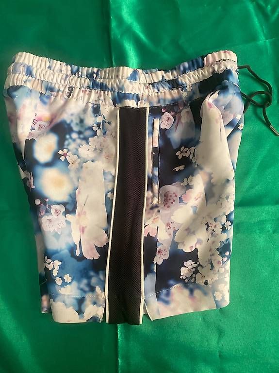 Pantaloni: Calvin Klein Short – Usato da St. Gallen venduto da Konstanza 2