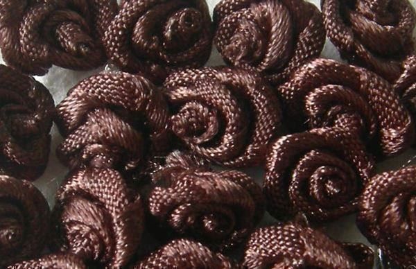 Lotti & Set di vestiti: 10 mini roses en satin 1cm BRUN – Nuovo e nell'imballaggio originale da St-Imier venduto da goodber