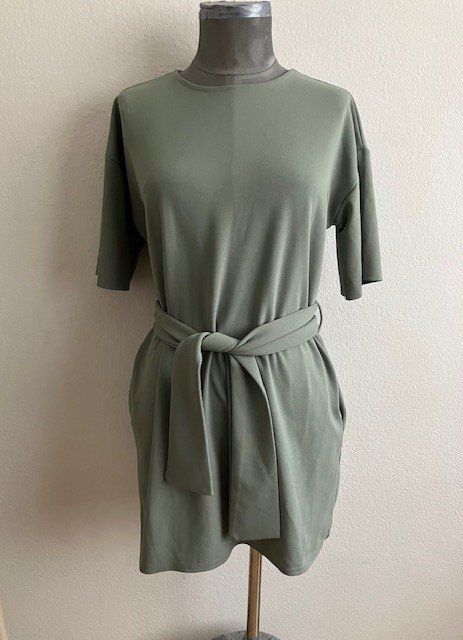 Boohoo Vestiti: Robe manches courtes avec ceinture taille 38 – Usato da Marin-Epagnier venduto da rchouchouu
