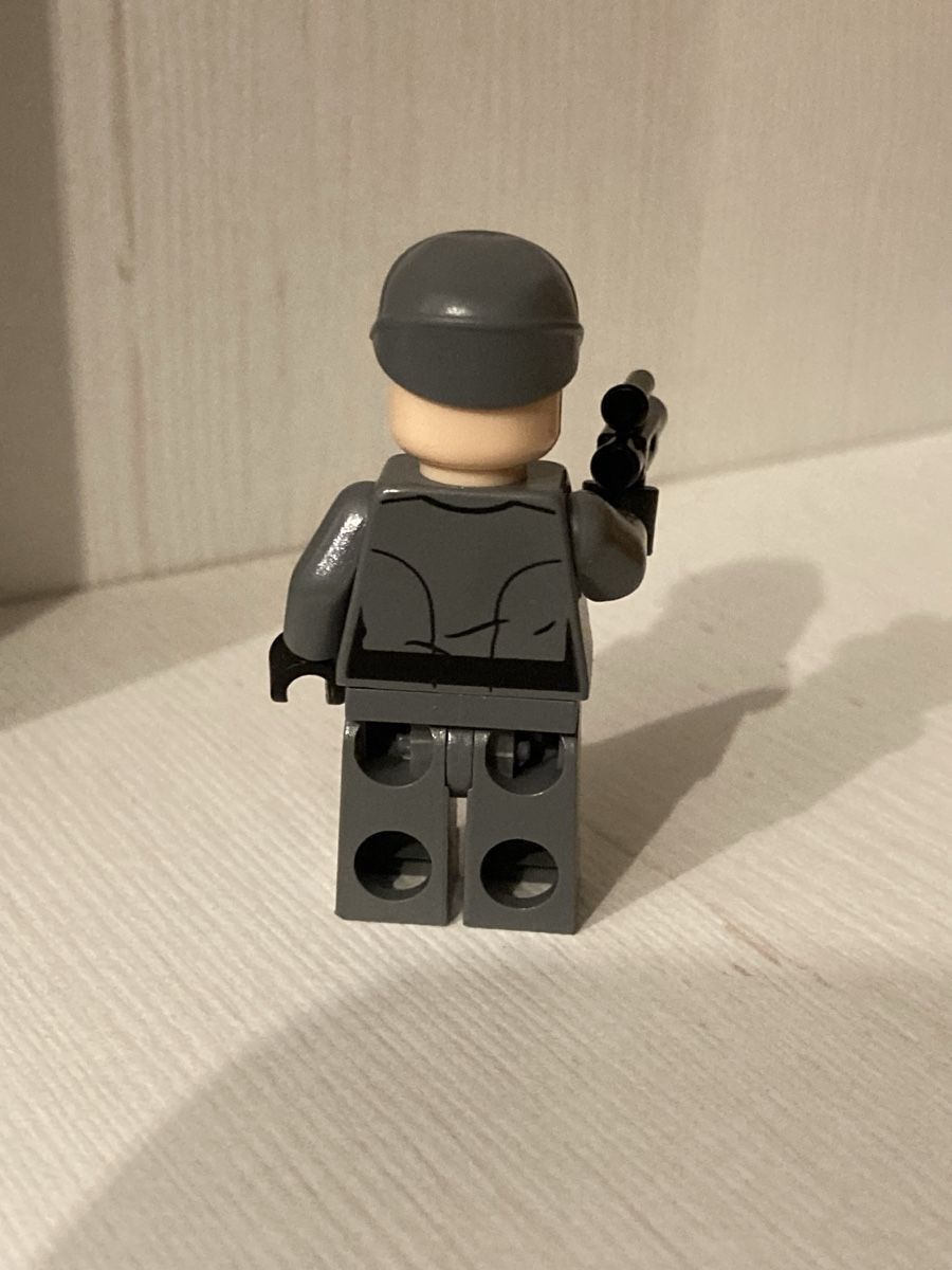 Lego Spielzeuge: LEGO Imperial Offizier mit Medium Stone Grau Uniform Minifig – Gebraucht aus Schafisheim von mic_79dx 1