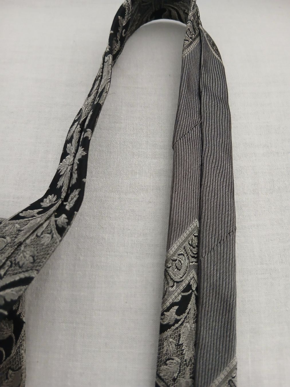 Versace Cravatte: Cravatte Versace Versus – Usato da Genève venduto da GenevaLuxury 7