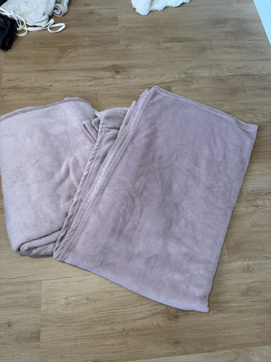 Couvertures: 2x Kuscheldecken rosa – D'occasion à Kefikon TG par jel_72fp