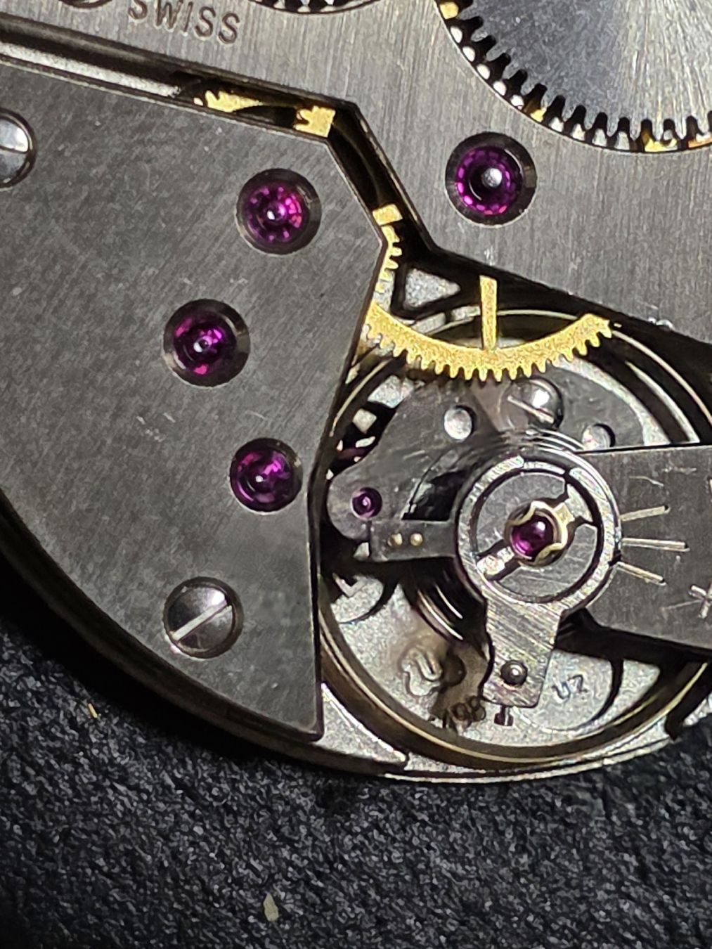 Eta Orologi: Mouvement montre mécanique unitas 6498 – Usato da La Chaux-de-Fonds venduto da mem_l6xm 1