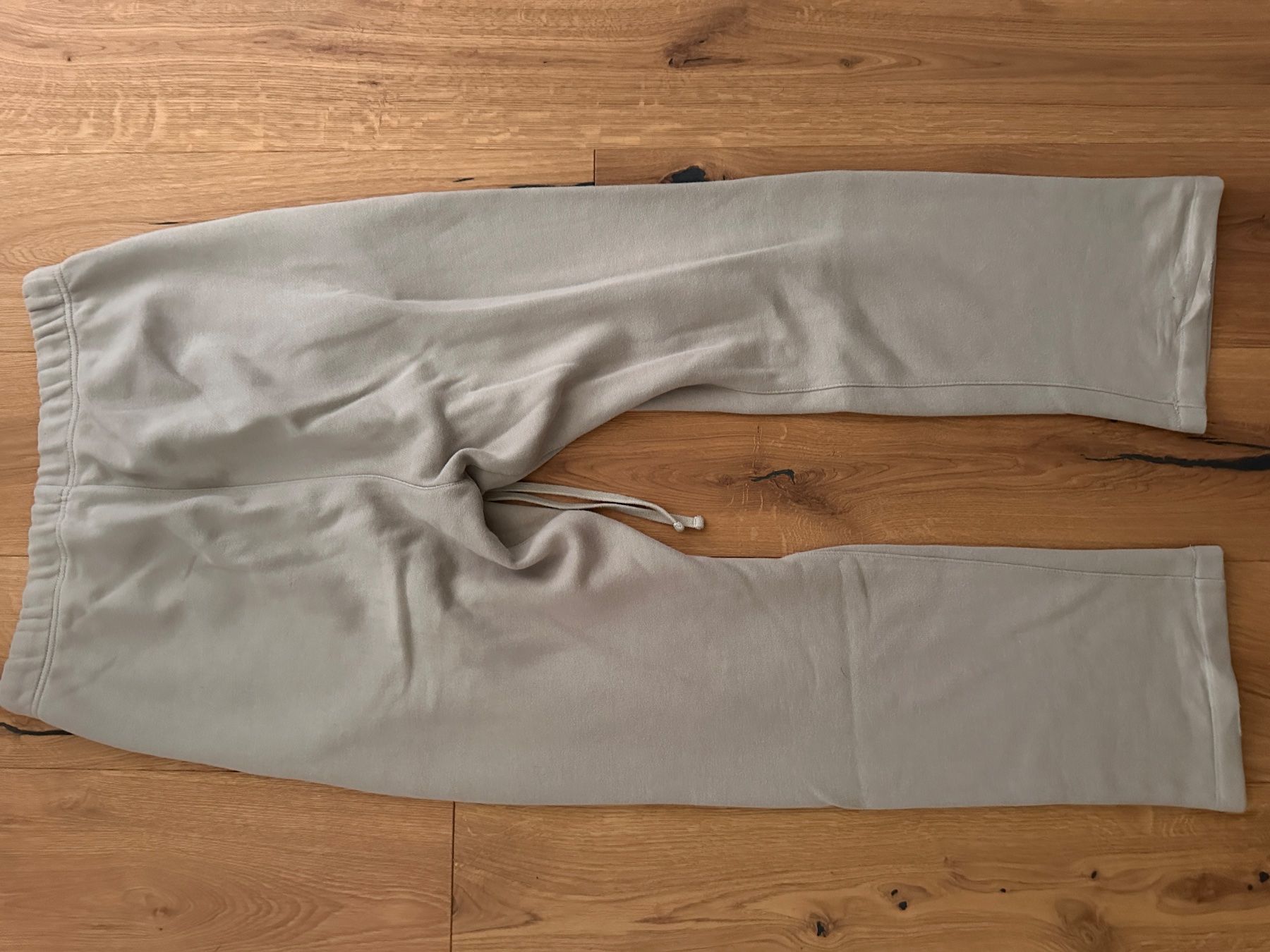 Pantaloni: fear of god essentials sweatpants – Usato da Toffen venduto da manimatter 1