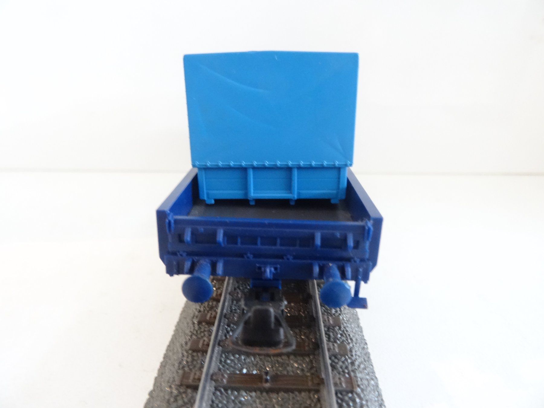 Roco Modellini di ferrovie: Roco H0 Güterwagen mit Container – Nuovo (secondo la descrizione) da Hochdorf venduto da Teger02 4