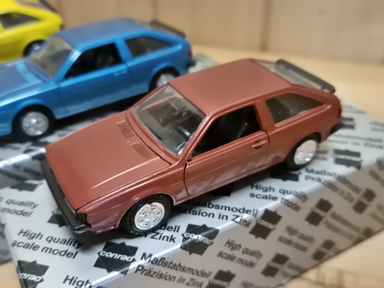 Conrad Modellini d'auto: 4x VW Scirocco II Conrad Modelle 1:43, mit OVP! – Nuovo (secondo la descrizione) da Kirchberg SG venduto da Karmann53 2