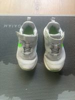 Leichte Nike Sneaker 29.5