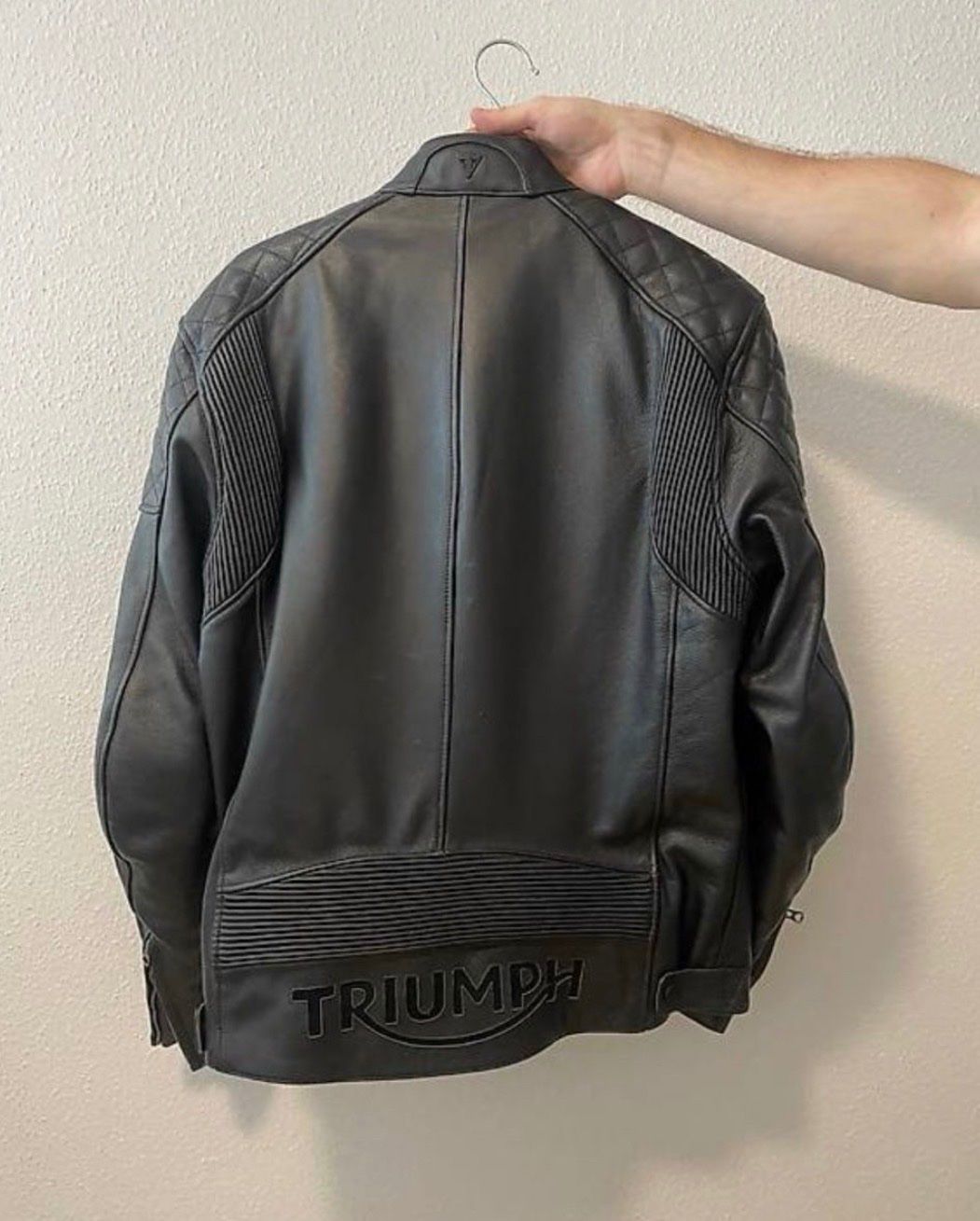 Triumph Giacche: Triumph BRADDAN BLACK Lederjacke mit Protektoren – Usato da Zürich venduto da ine_h9f2 1
