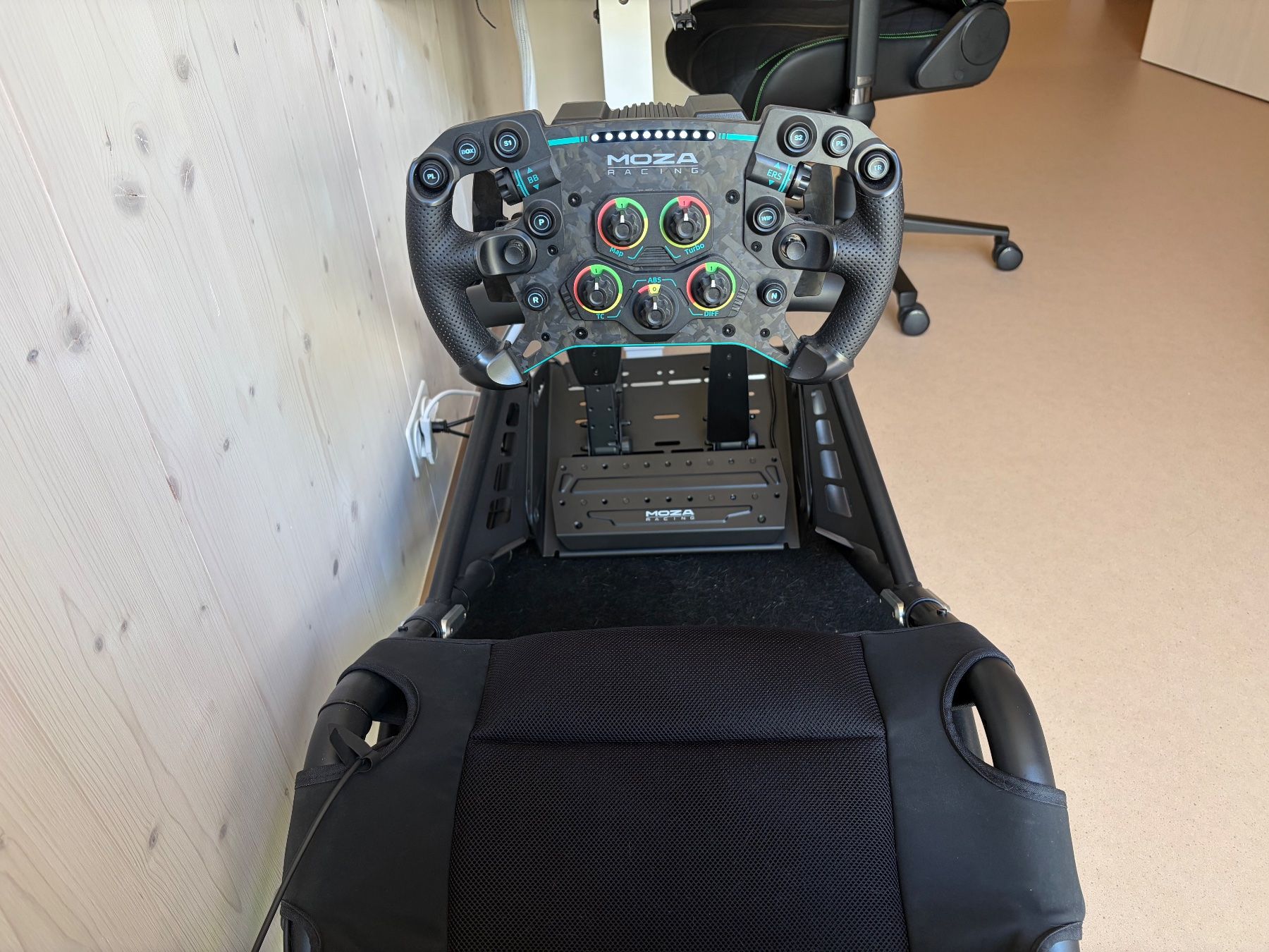 Moza Racing Manettes: Sim Rig Playseat Trophy + Moza R12 + Moza GS V2P + Moza SR-P – D'occasion à Wettingen par Checco2202 4