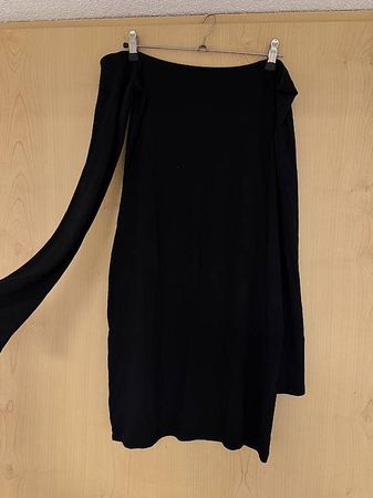 Schwarzes Kleid von Ginatricot