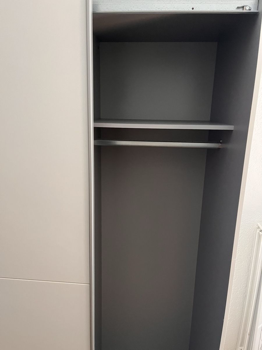 Scaffali: Armoire spacieuse  – Usato da Biel/Bienne venduto da tam_ysd9 2