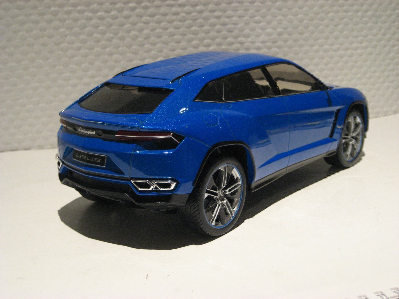 Lamborghini Modellini d'auto: Lamborghini Urus Concept Car 2012 Auto China Peking dunkel – Nuovo e nell'imballaggio originale da Gerlafingen venduto da espero88 8